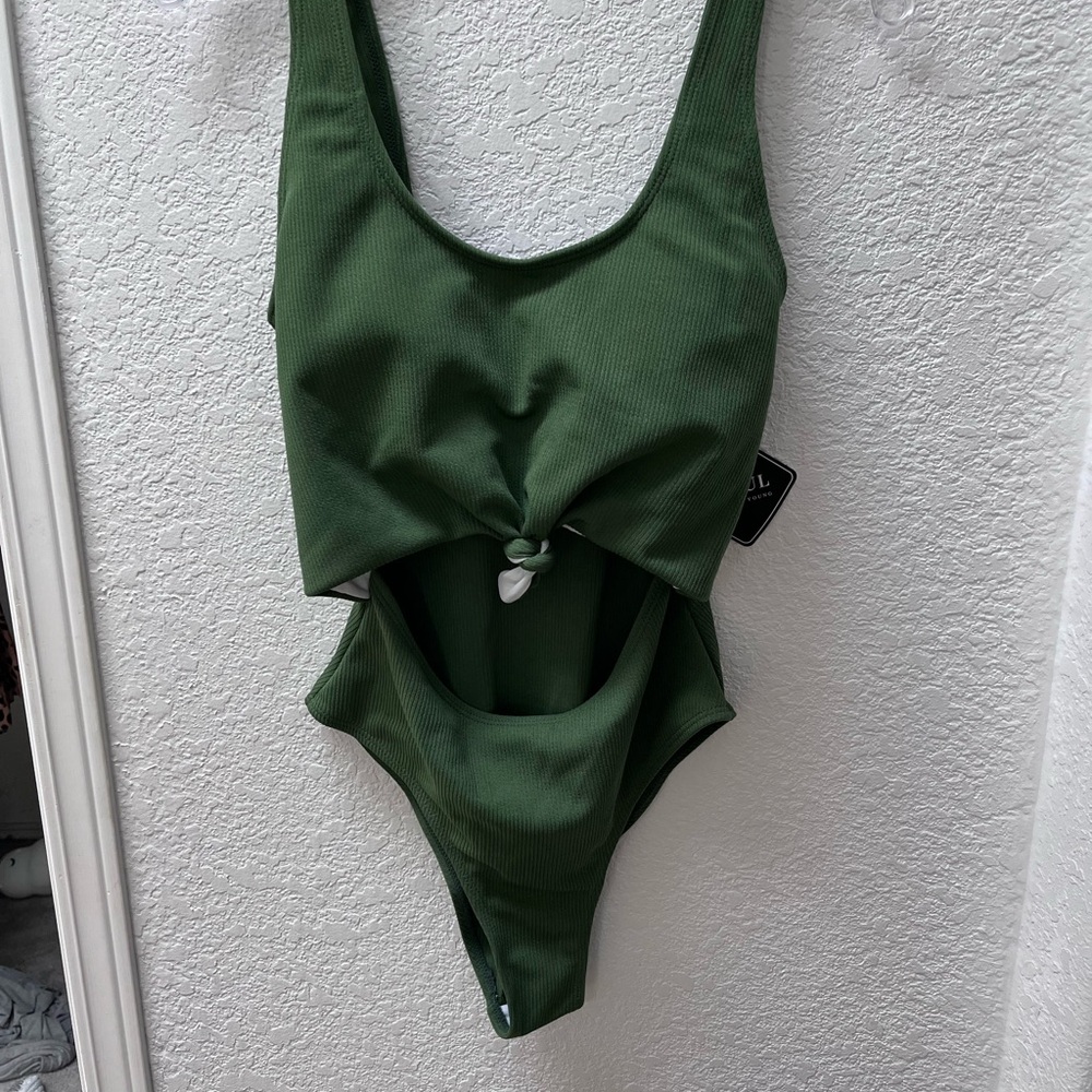 ZAFUL-PEEKABOO ONEPIECE-SIZE L